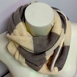 Lululemon Infinity Scarf No Snaps